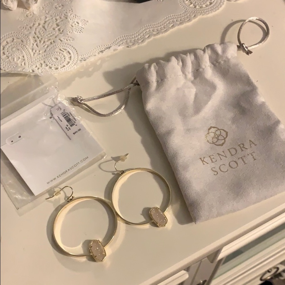 Elora Earrings - White/Gold